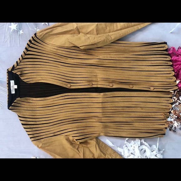 Button up - Picture 2 of 8